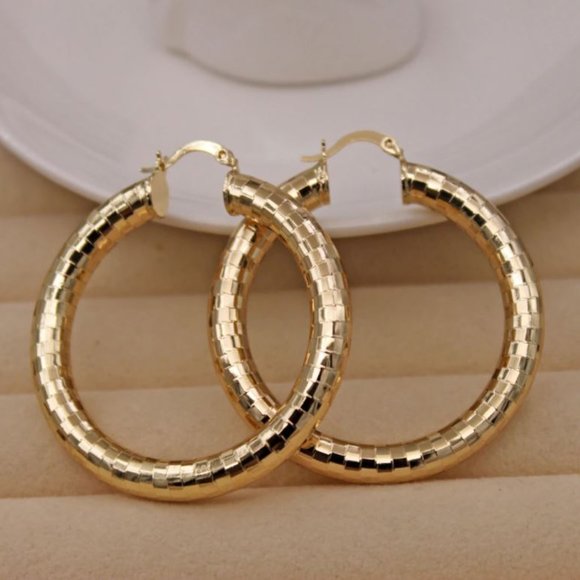 NEW 18K Gold Big Vintage Hoop Textured Drop Earrings 2 inch Hoops - Picture 3 of 7